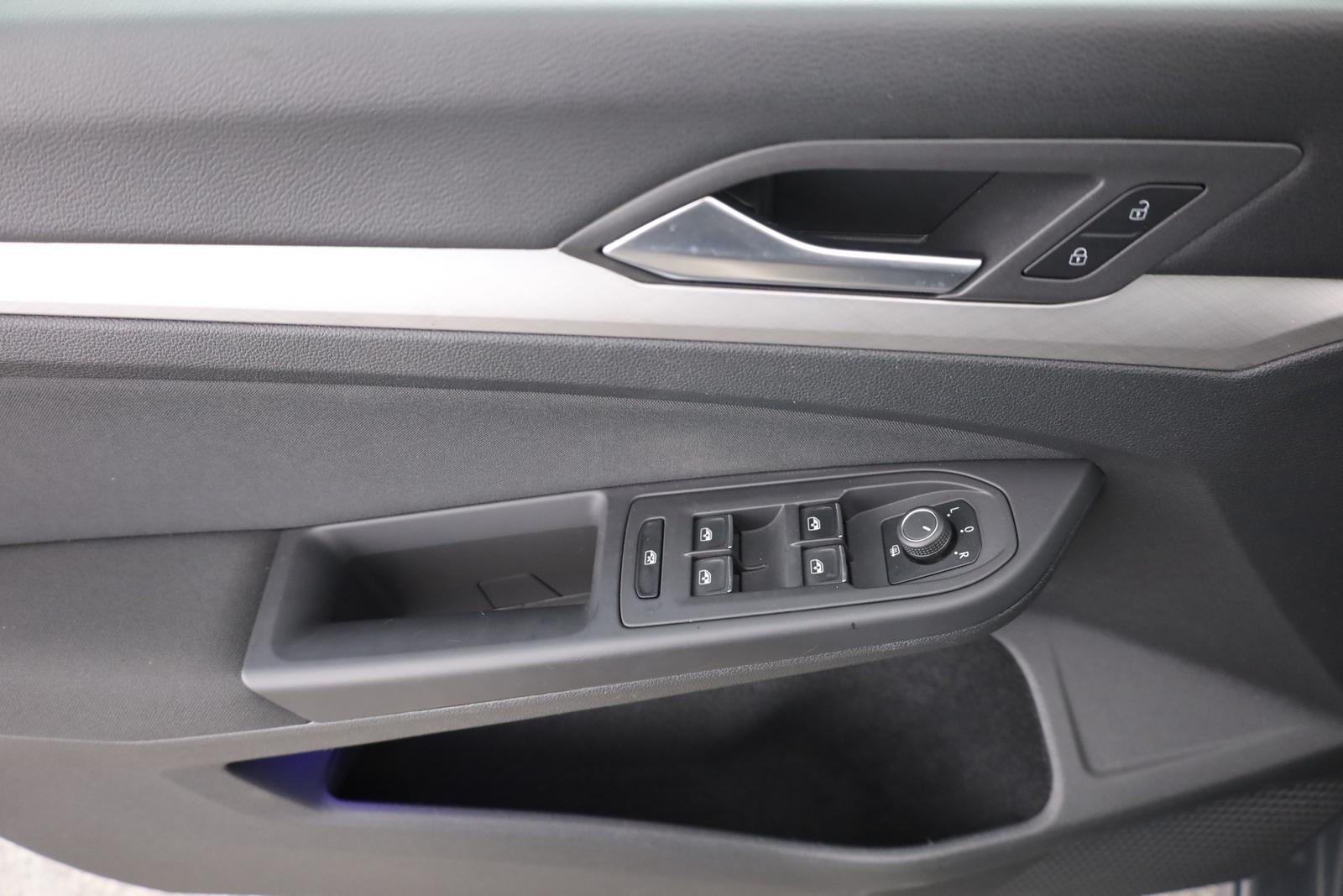 Volkswagen Golf VIII Variant 1.5 eTSI DSG LED Navi Tempomat, миниатюра 22