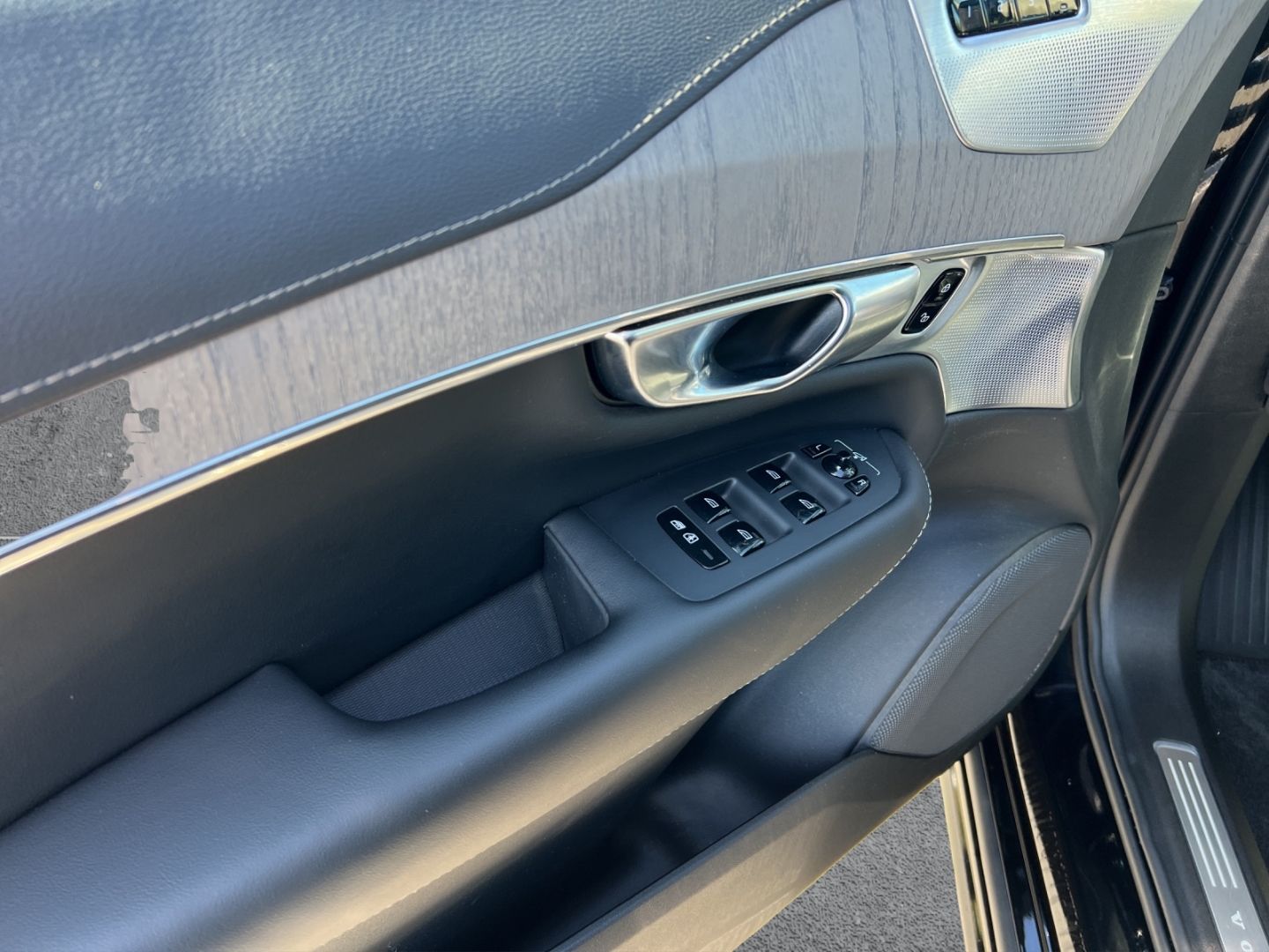 Volvo XC90 Ultra Dark Recharge Plug-In AWD 7-Sitzer foto 9