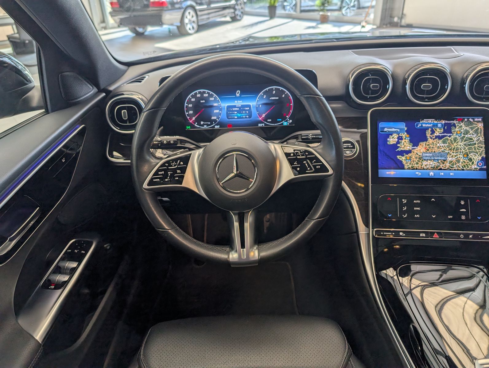 Fahrzeugabbildung Mercedes-Benz C 220 d T 4M Avantgard Night LED Pano Kamera AHK