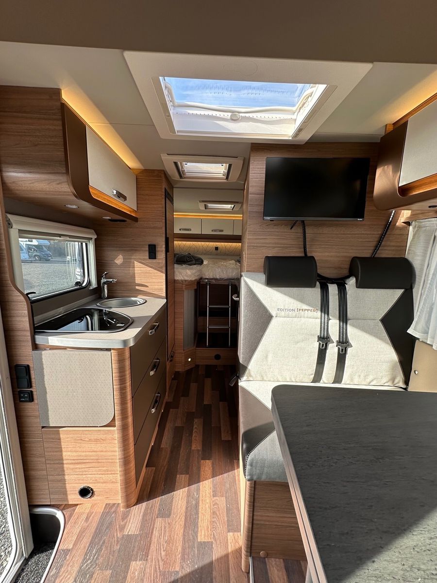 Fahrzeugabbildung Weinsberg CaraCompact MB EDITION PEPPER 640 MEG AHK WINTER