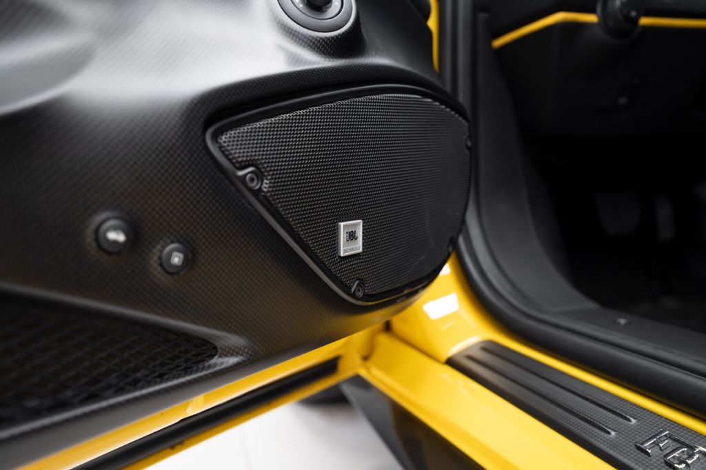 488 Pista Coupe YELLOW FULL CARBON FIBRE - Bild 27