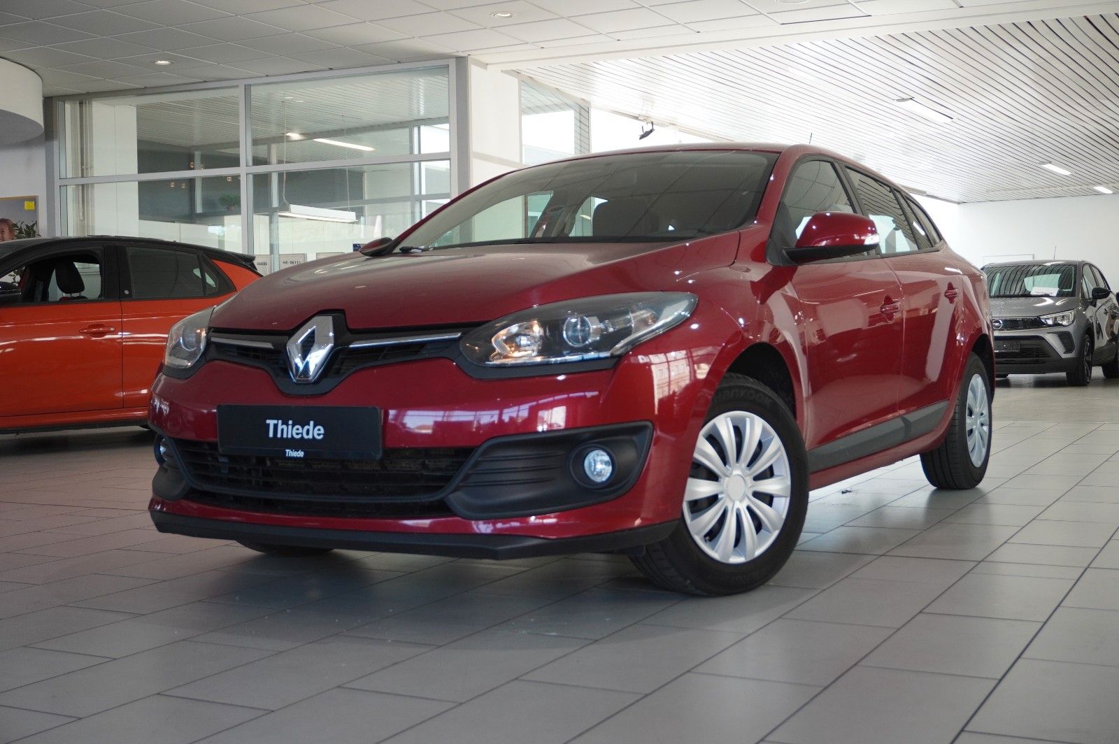 Fahrzeugabbildung Renault Megane Grandtour 1.6 AUTHEN. KLIMA/PDC/NEBEL/AHK