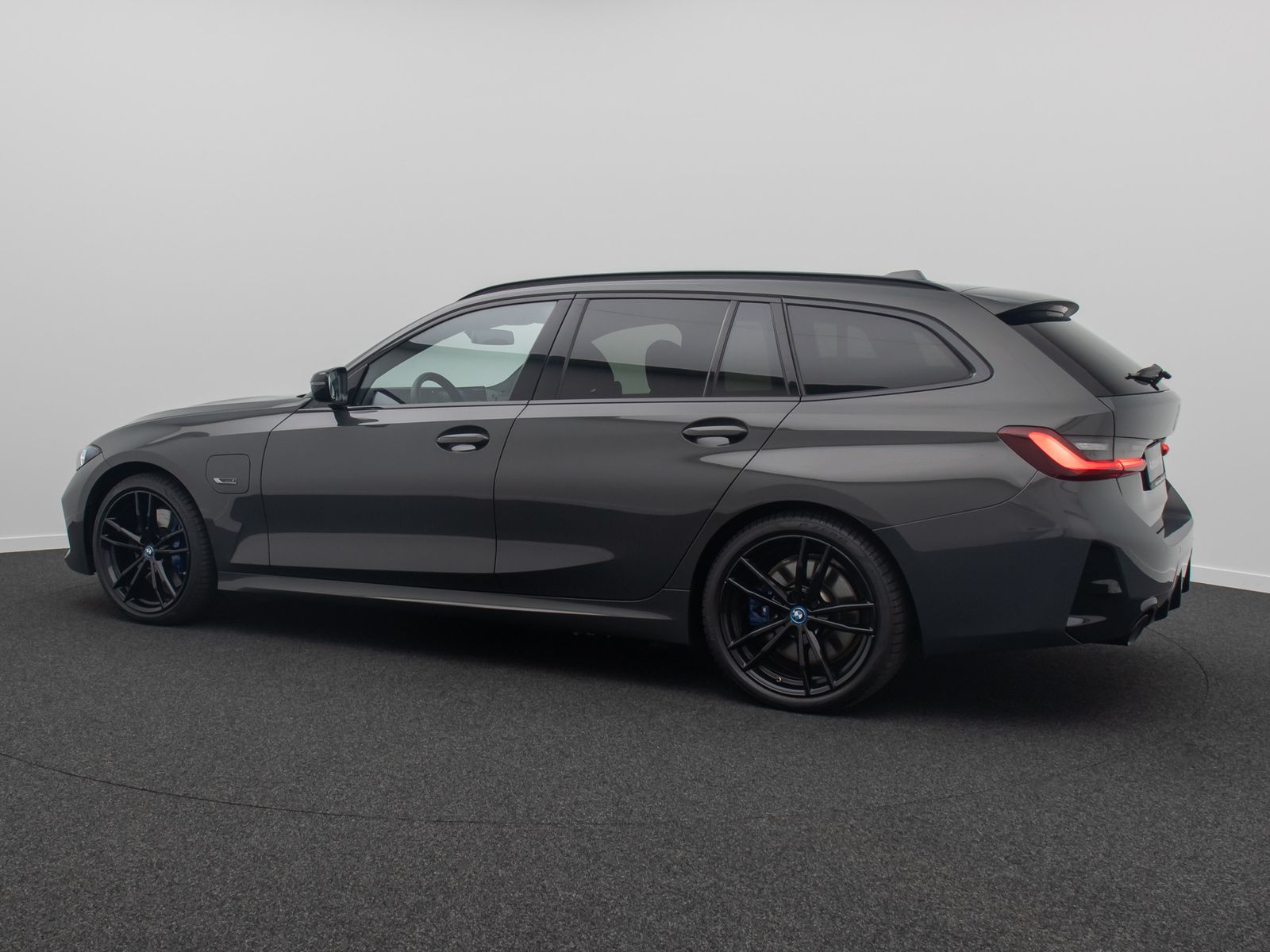 Fahrzeugabbildung BMW 330e M Sport DAB FernlichtAs HiFi Cockpit+19Zoll