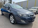 Opel Astra J 1.4 Turbo Lim. Sport Xenon - Opel Astra aus 2010: Turbo