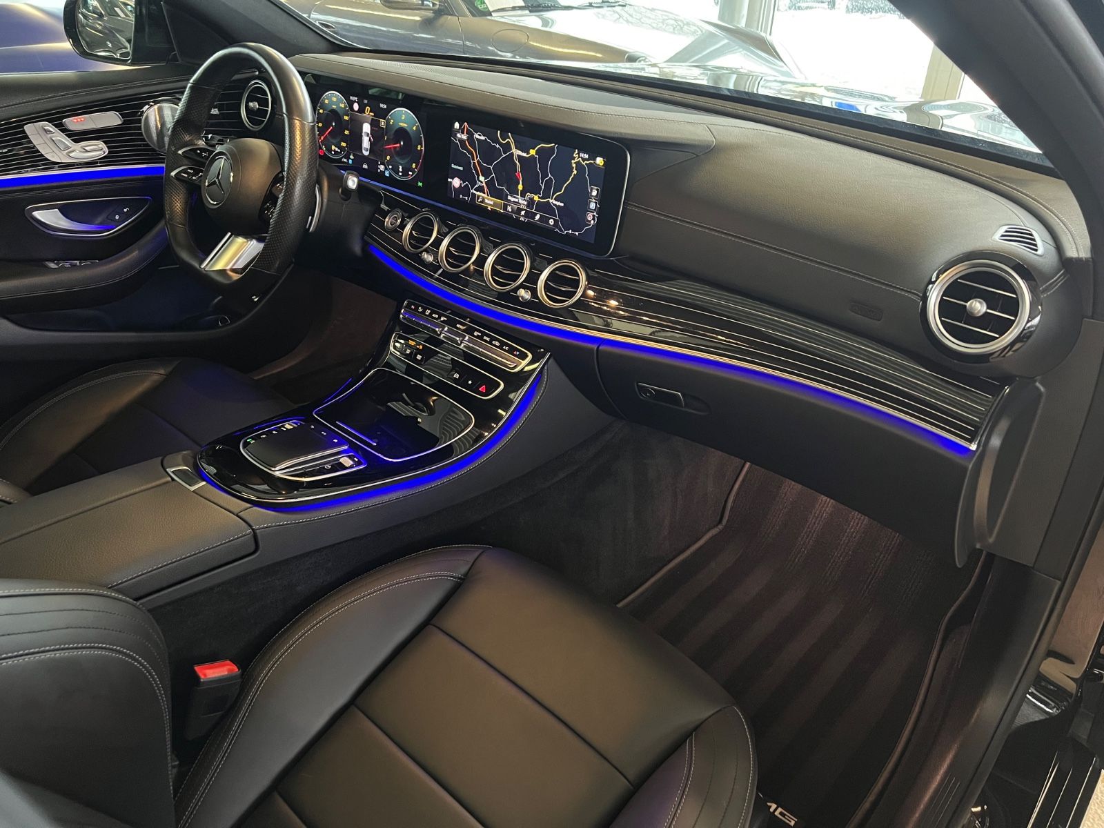 Fahrzeugabbildung Mercedes-Benz E 400 d 4Matic AMG LINE *PANO*designo-manufaktur