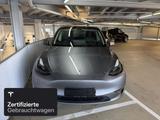 Tesla Model Y Long Range AWD - silberne Tesla Model Y