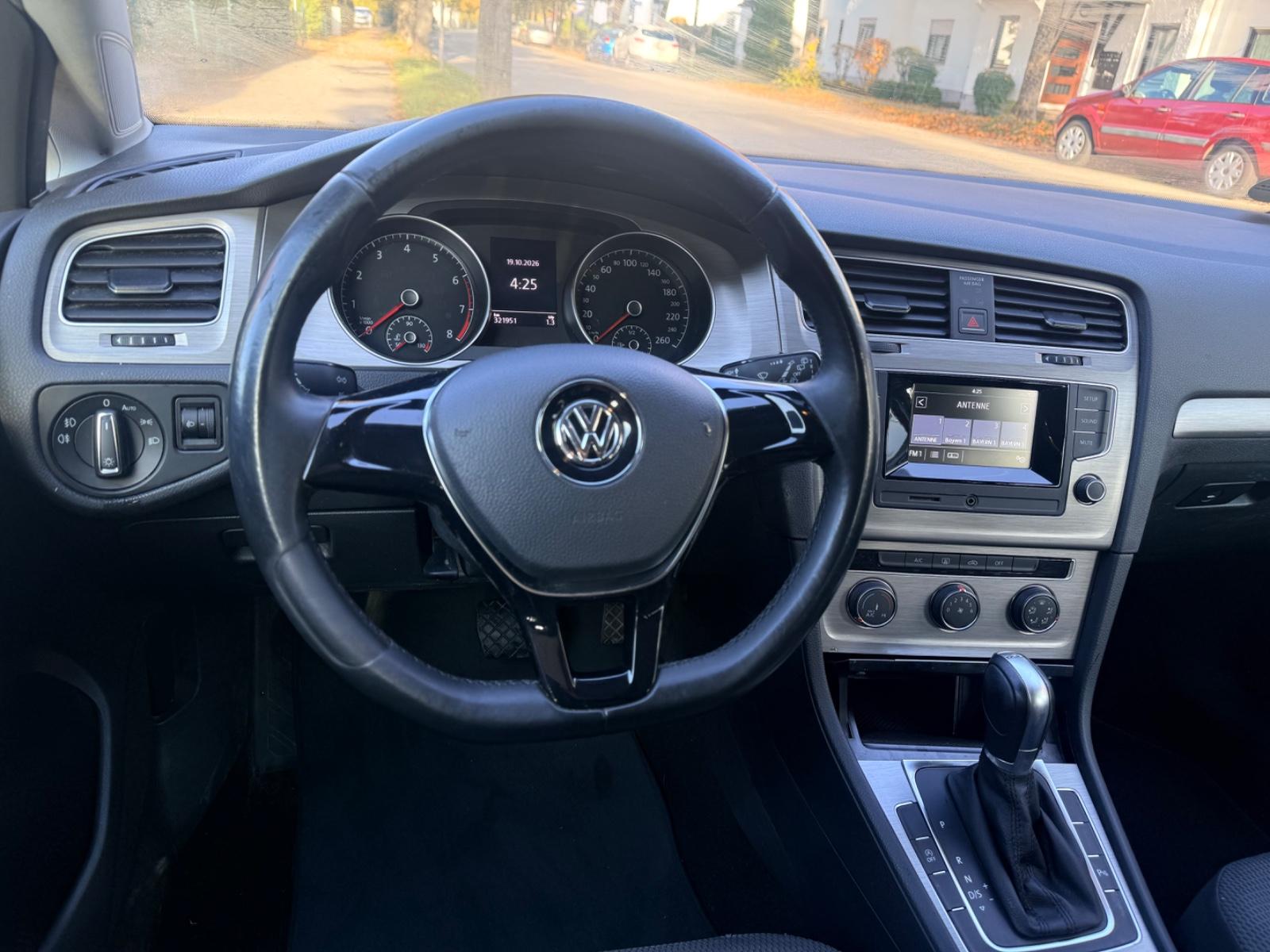 Volkswagen Golf 2015 — photo 10