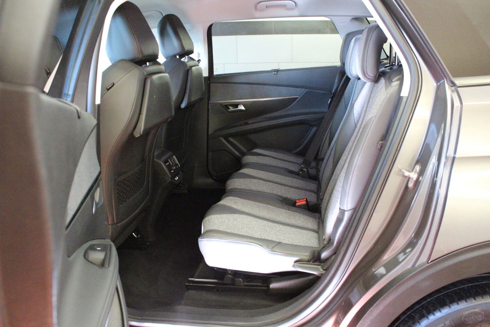 Fahrzeugabbildung Peugeot 5008 Allure 2.0 Blue HDi 150  7 Sitzer