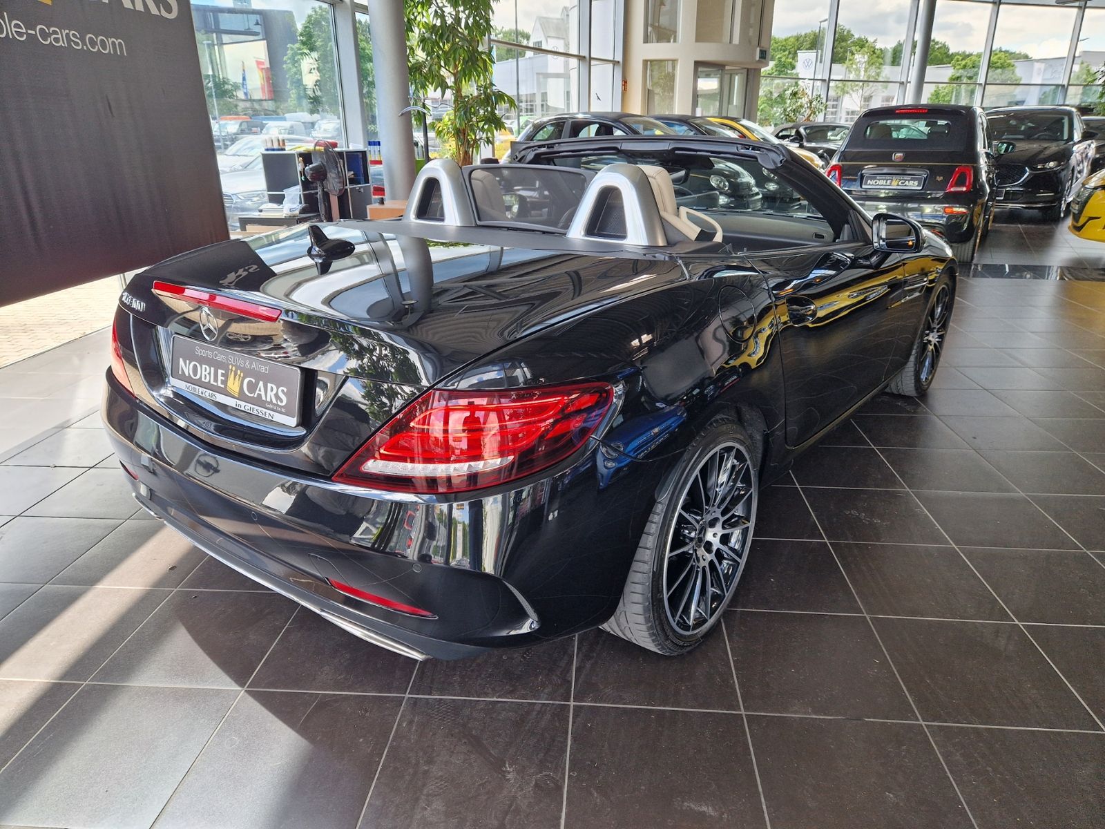 Fahrzeugabbildung Mercedes-Benz SLC 300 AMG Line LED NAVI ALU