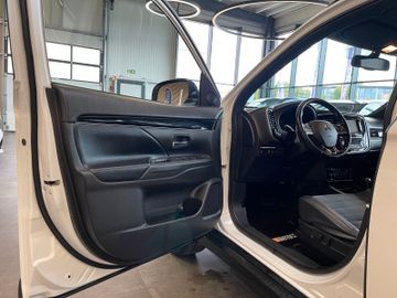 MYAUTOCENTER – Gebraucht- und Jahreswagen mit Werkstattservice in Pfaffenhofen Mitsubishi Outlander Active+ 4WD *1. Hand*AHK*Bi-LED*