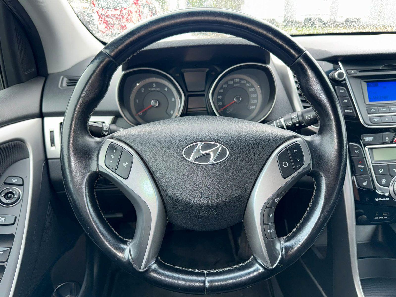 Hyundai i30 2013 — photo 10