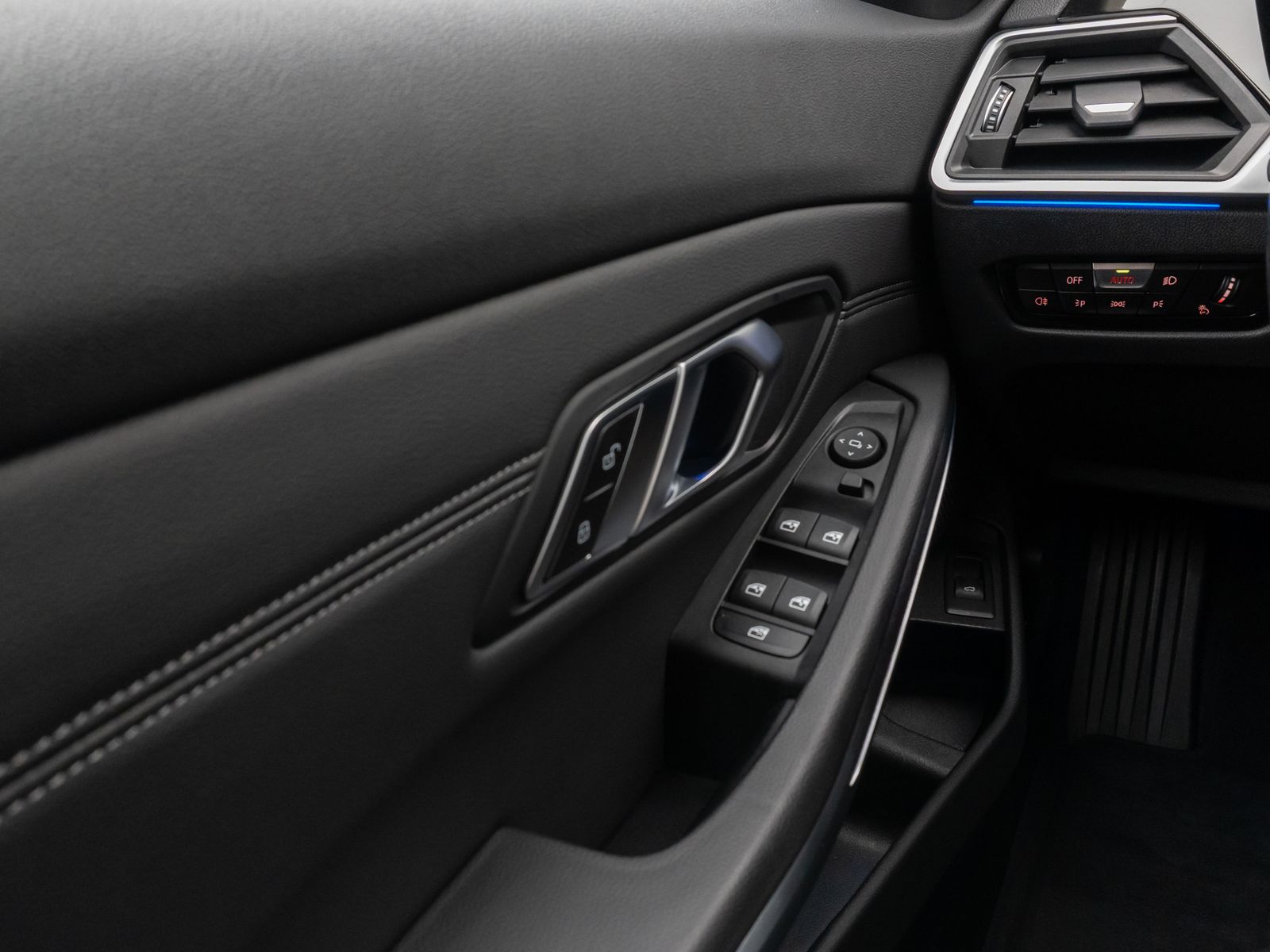 Fahrzeugabbildung BMW 320d SportLine DAB PDC Geschwindigkeitsreg Sport