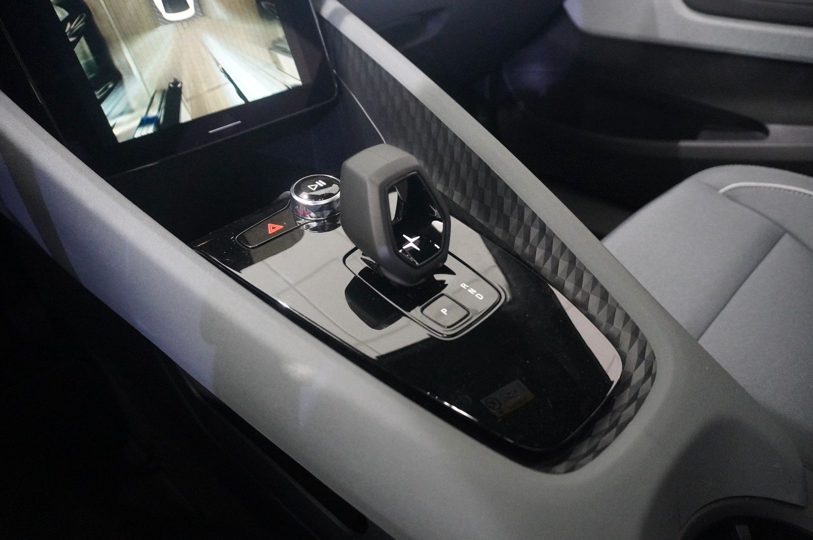 Fahrzeugabbildung Polestar 2 Long Range DUAL-MOTOR NAVI/LED/360°/VIRT/PILOT