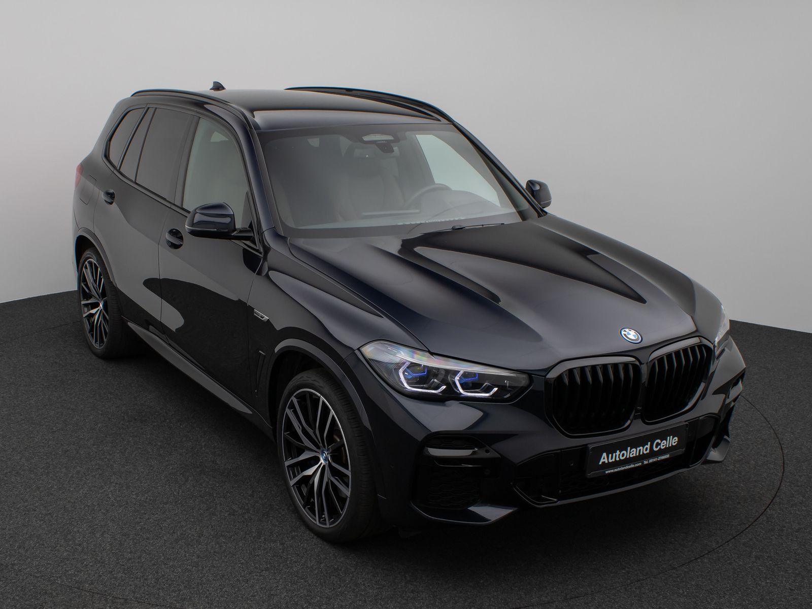 Fahrzeugabbildung BMW X5 xD45e M Sport Kamera Laser HUD DAB HiFi ACC