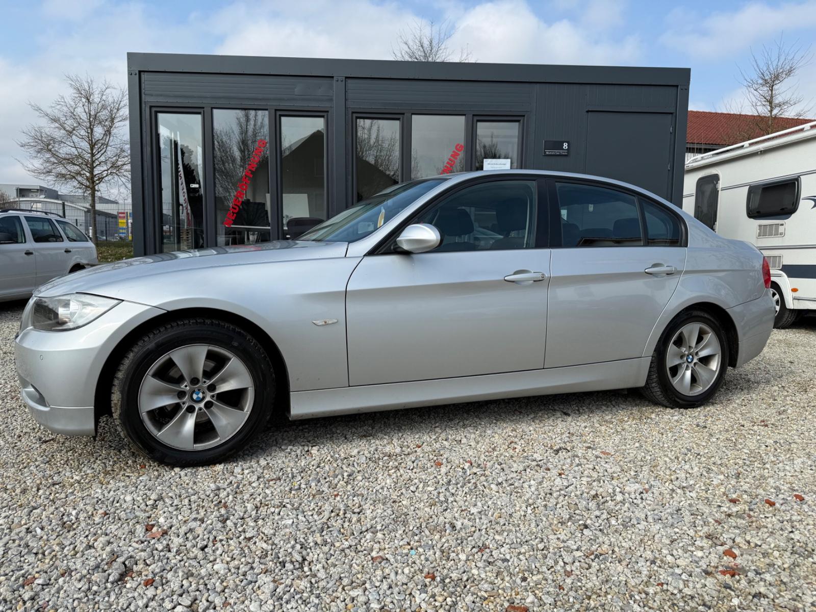 BMW 320i *Navi*PDC*8-Fach Bereift auf Alu