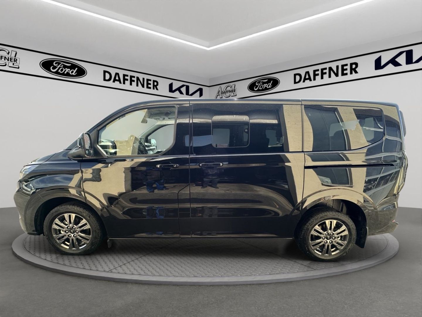 Fahrzeugabbildung Ford Tourneo Custom Bus 320 L1 Titanium FWD Titanium