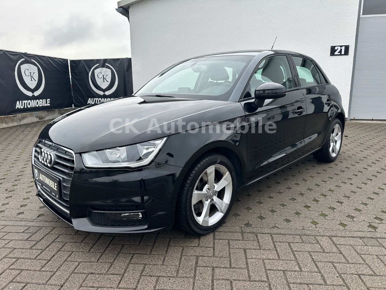 Fahrzeugabbildung Audi A1 Sportback Sport 1.6 TDi/Navi/Klima/SHZ/PDC