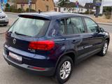 Volkswagen Tiguan Trend & Fun 4Motion/DSG/Navi/AHK/Tempomat - aus 2011: Geländewagen
