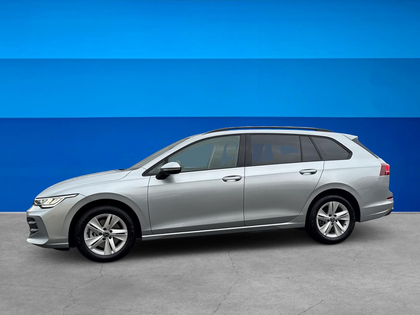 Volkswagen Golf 8 2.0 TDI Life Business Premium Rear View