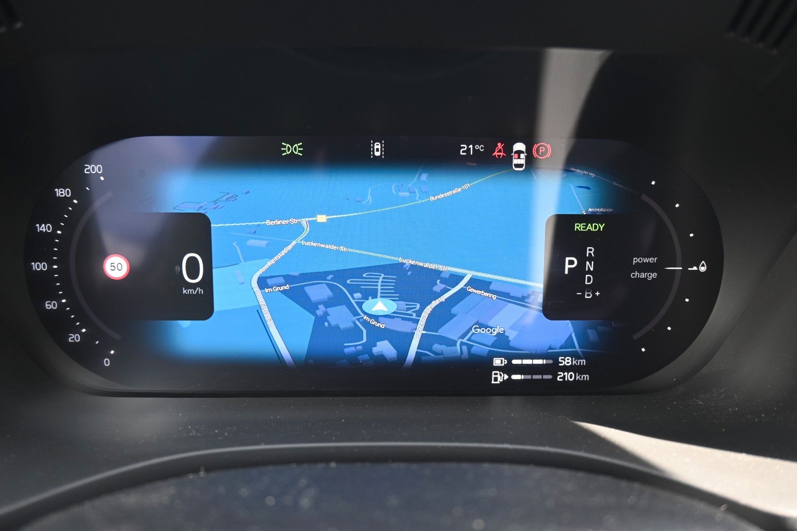Fahrzeugabbildung Volvo XC60 T6 Essential AWD*PDC*AHK*PANO*STHZG*