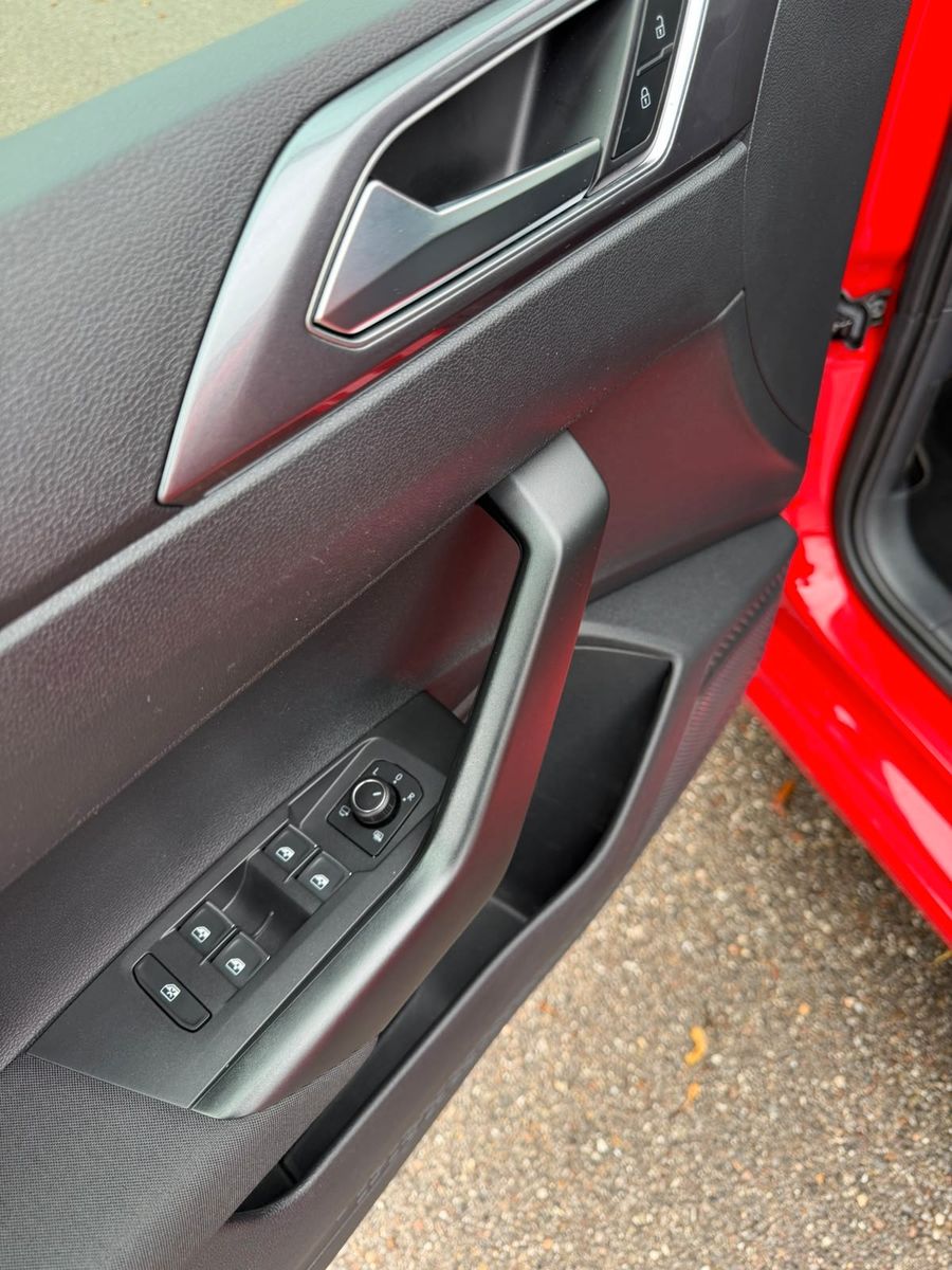 Fahrzeugabbildung Volkswagen Polo VI Highline Automatik Sitzhzg Abstand uvm.
