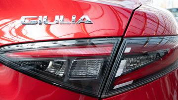 Alfa Romeo Giulia MY23 Veloce Q4 Premium-Paket, Matrix-LED