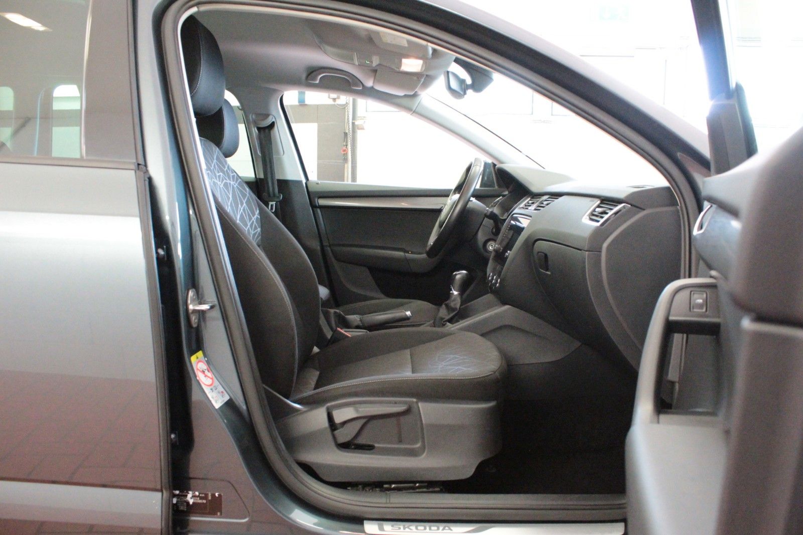 Fahrzeugabbildung SKODA Octavia 1.6 TDI CLEVER Combi  Navigation
