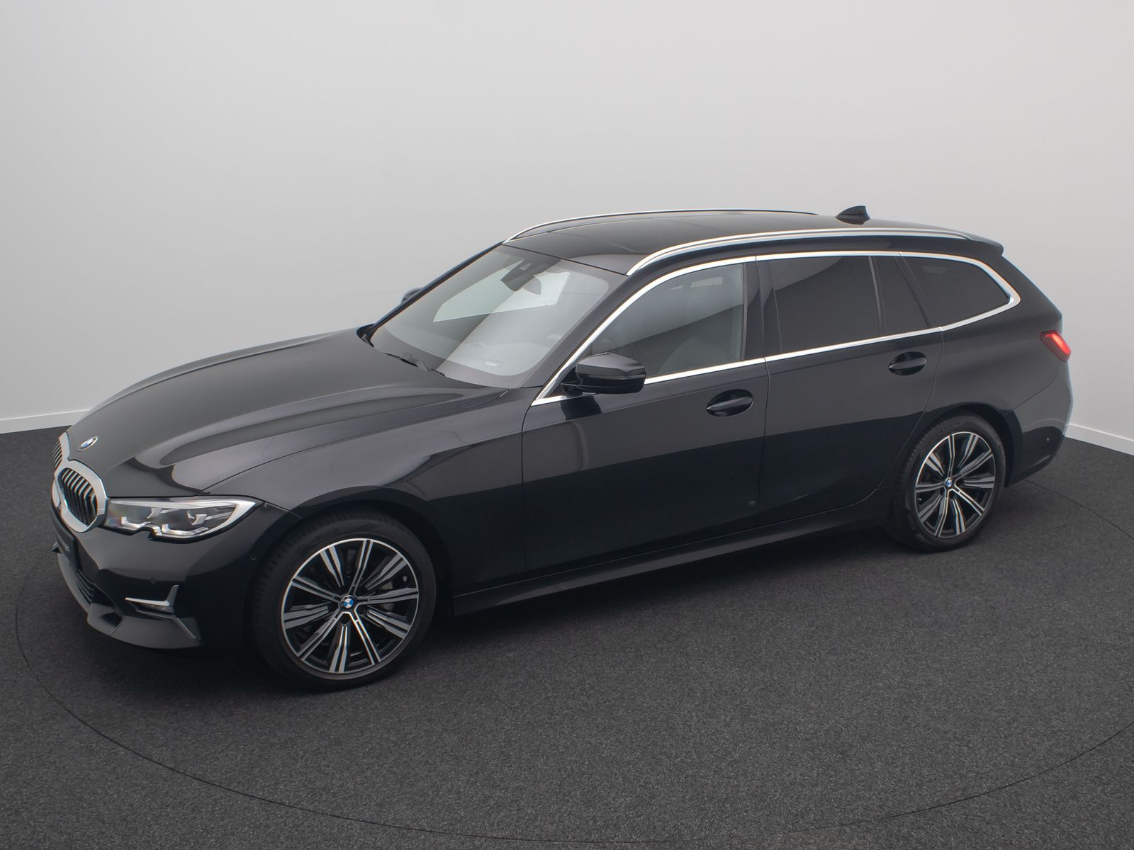 Fahrzeugabbildung BMW 330d xD Luxury Line HUD DAB Kamera AHK Panorama