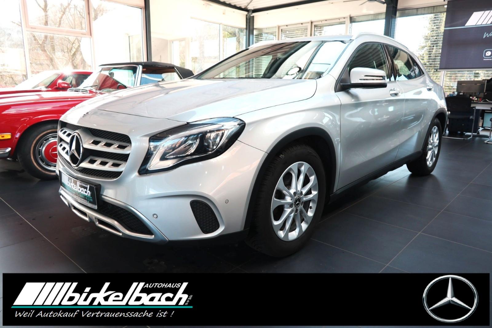 Mercedes-Benz GLA 180 Sport 7G-DCT TWA LED AHK