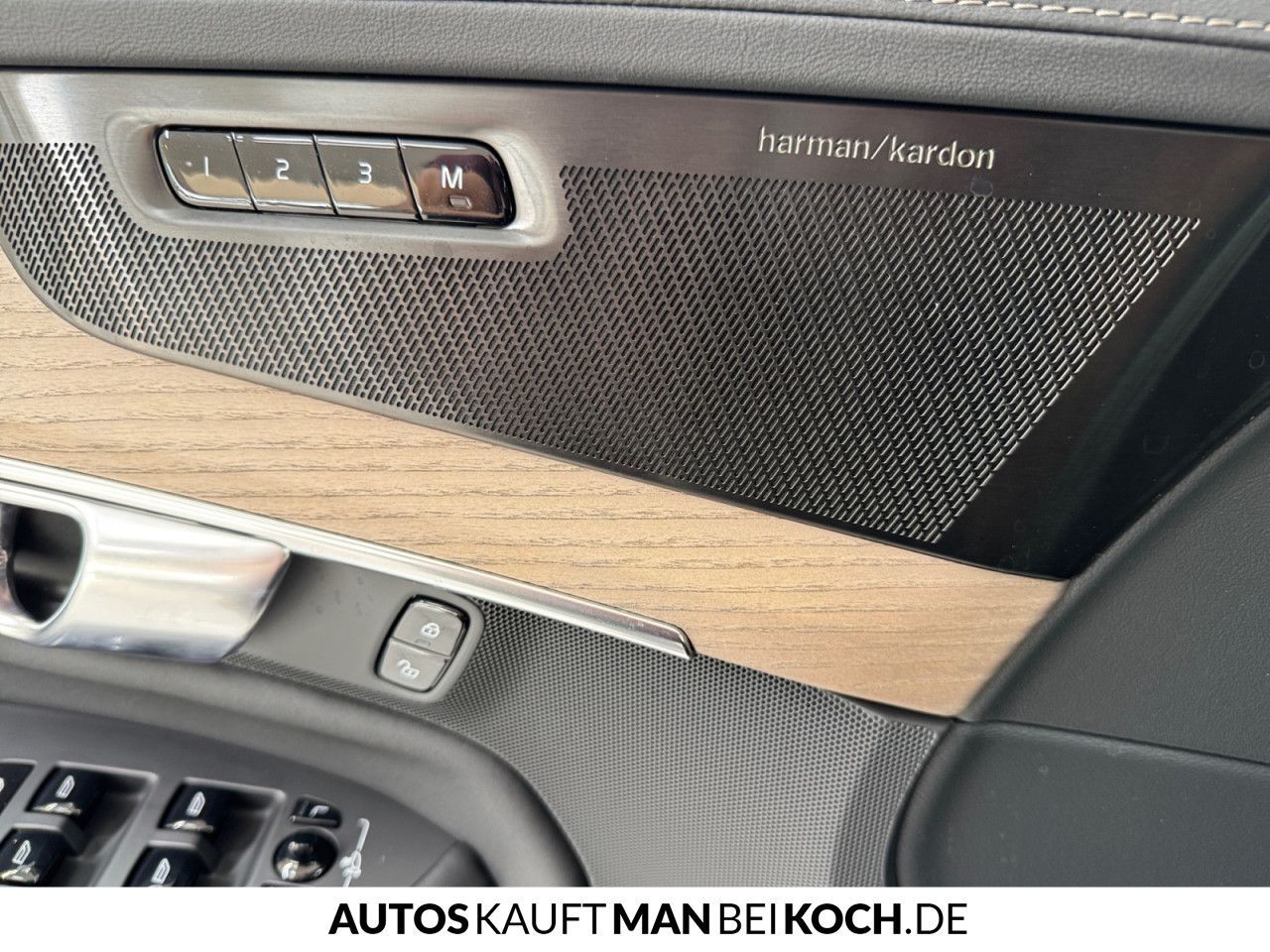 Volvo XC90 T8 AWD Plus Dark HUD 360° BLIS ACC H&K uvm foto 23
