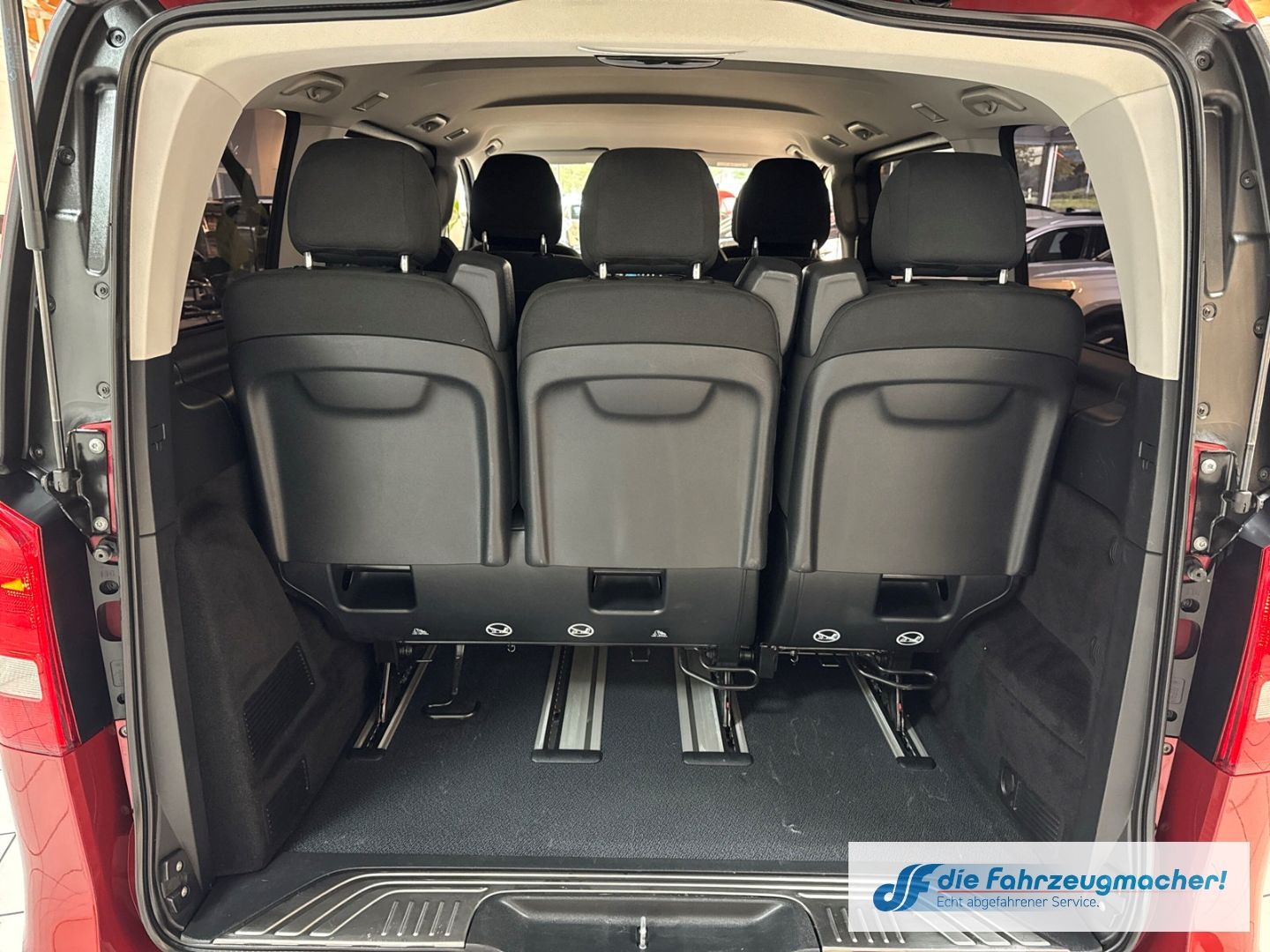 Fahrzeugabbildung Mercedes-Benz V 220 d RISE kompakt Navi Apple CarPlay Android