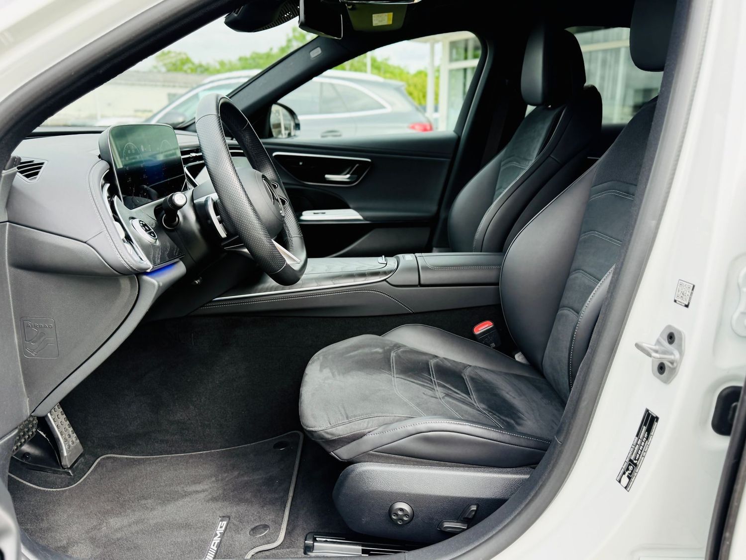 Fahrzeugabbildung Mercedes-Benz E 220 d AMG & NIGHT Paket, Distronic, Totw, LED,