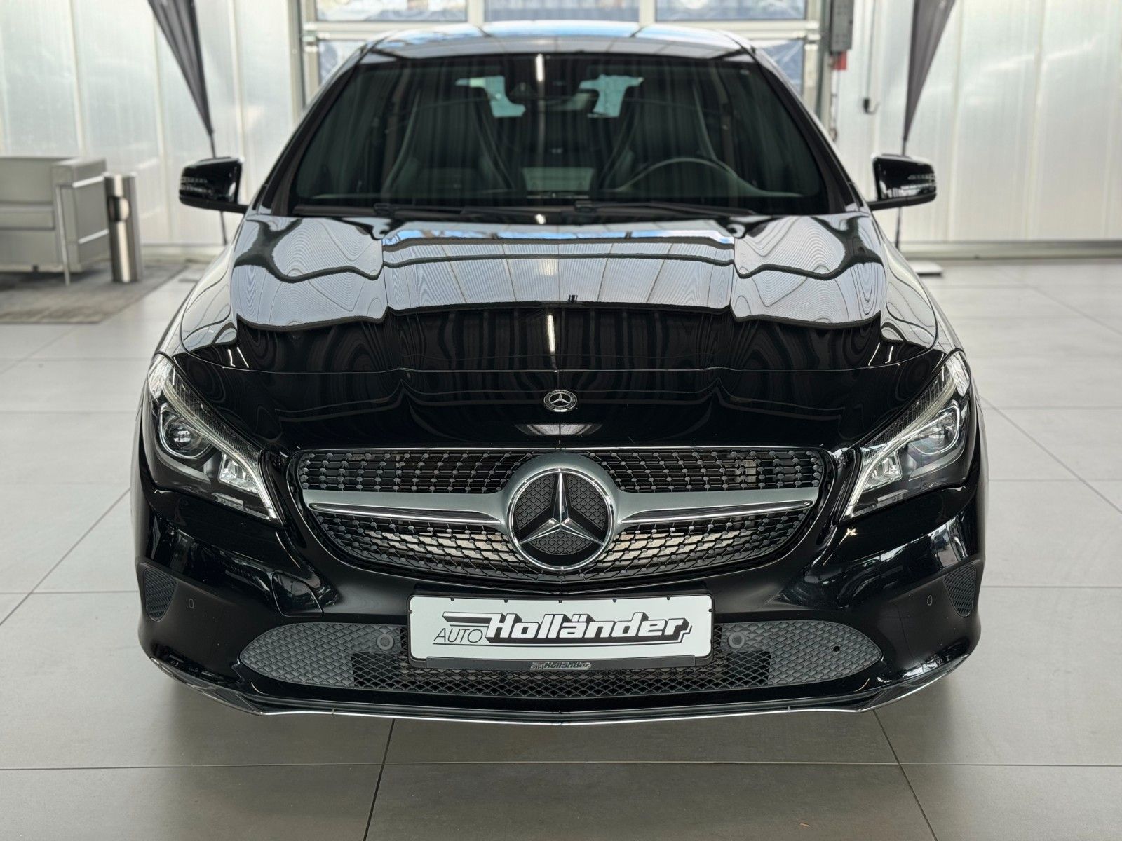 Fahrzeugabbildung Mercedes-Benz CLA 180 Shooting Brake Urban "LED + Business-P."
