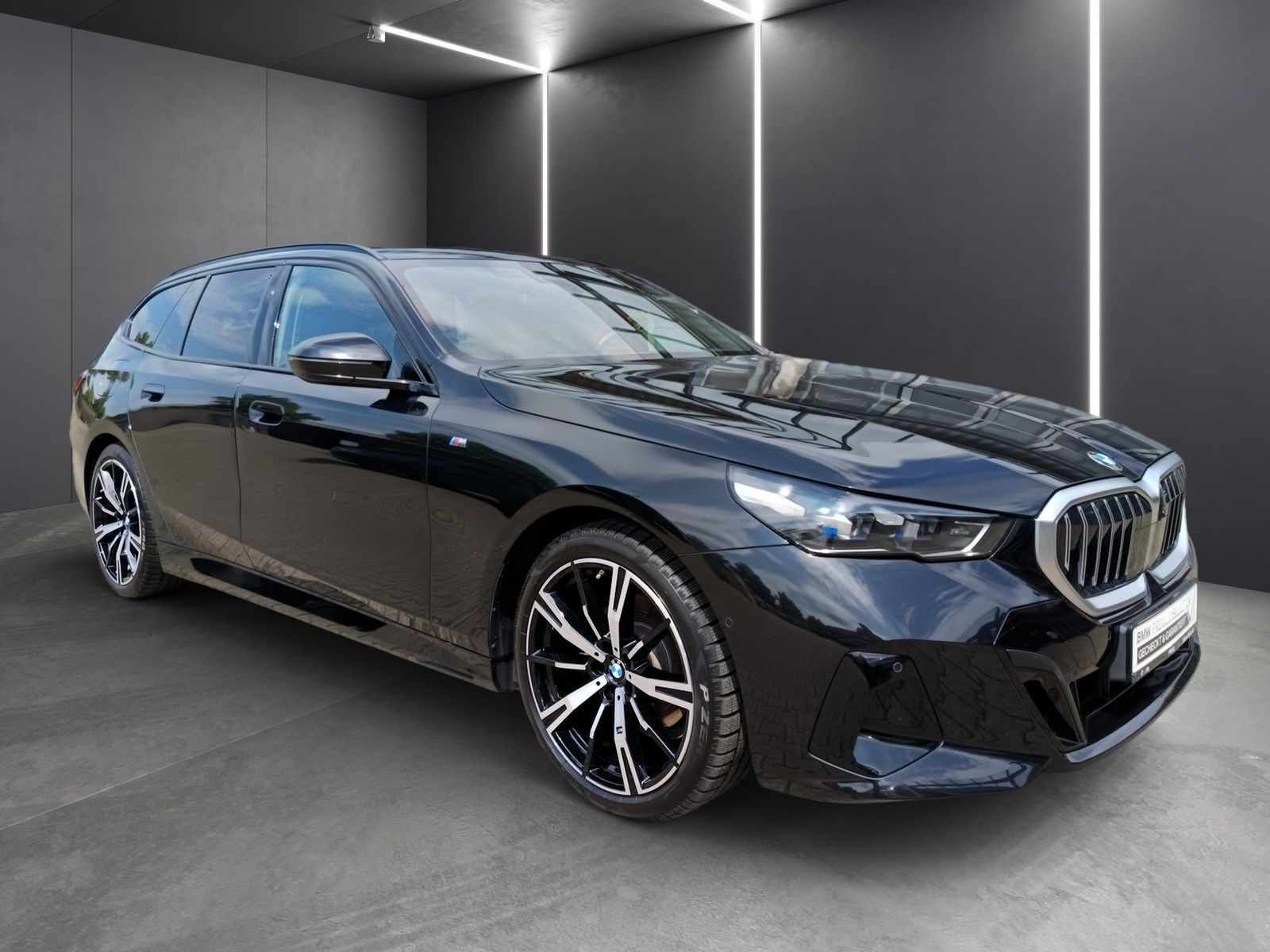 BMW 520d Touring+M SPORTPAKET+ICONIC GLOW+ANH.KUPPLU imagem 3