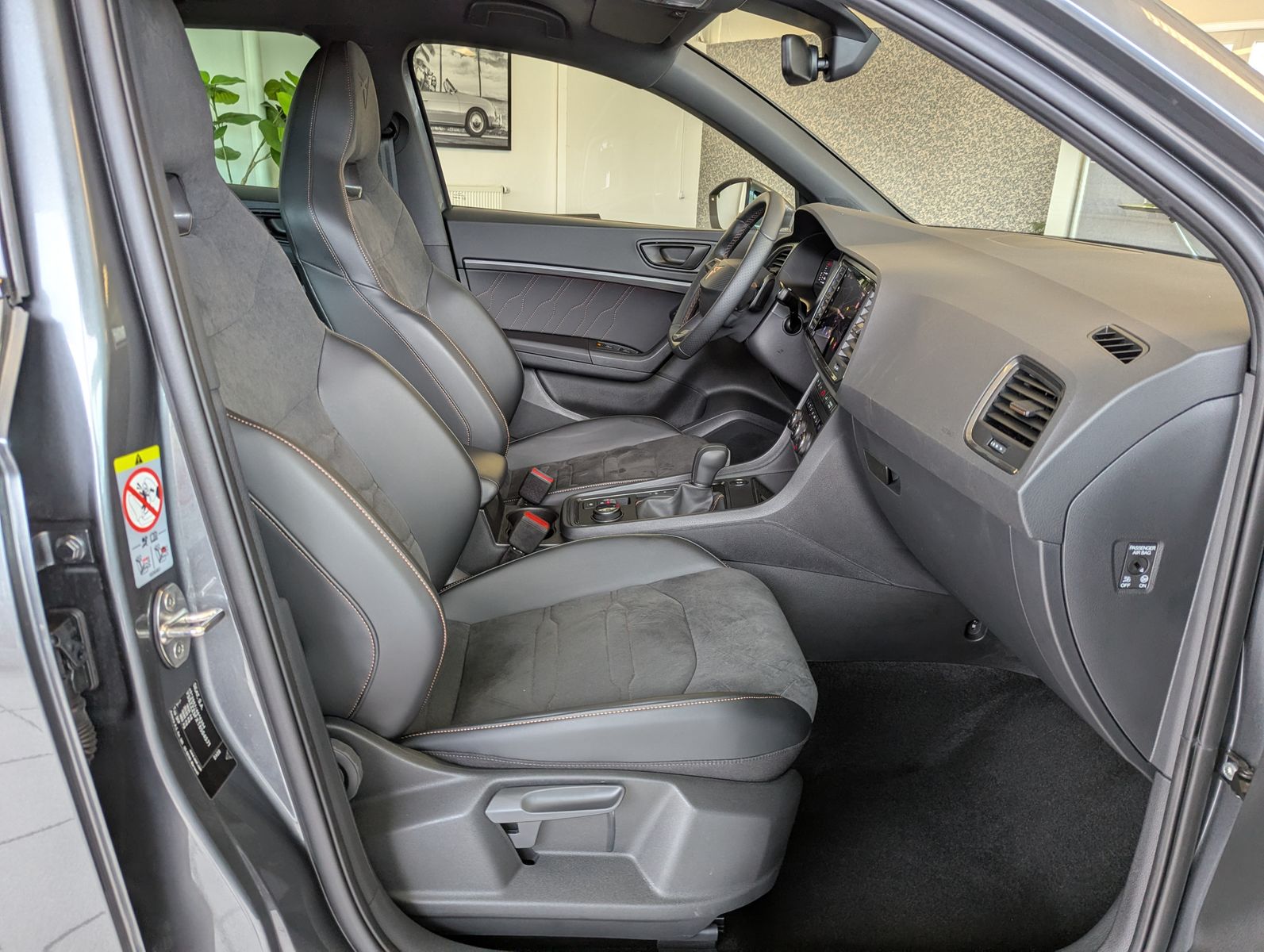 Fahrzeugabbildung CUPRA Ateca 1.5 TSI DSG Business-Plus AHK-Vorb. 19"