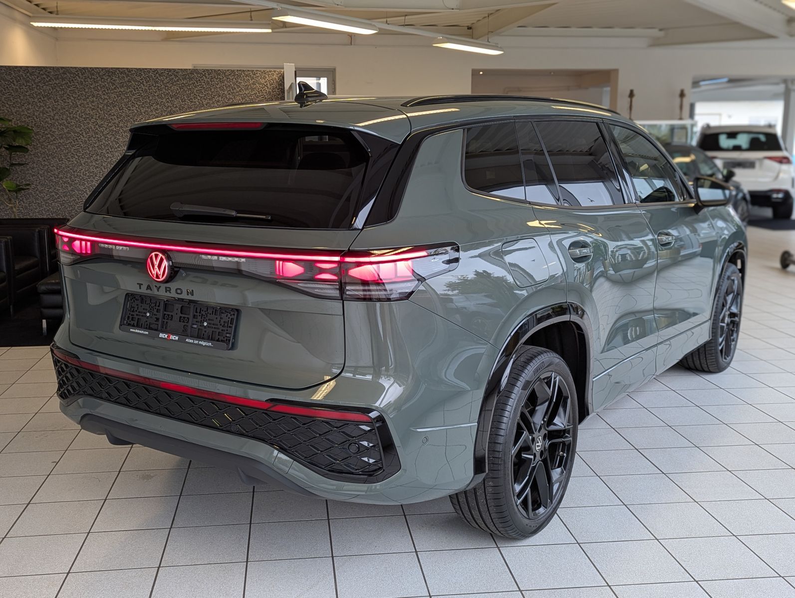 VW Tayron 2.0TDI 4M R-Line Launch Pano Black AHK 20 - Image 7