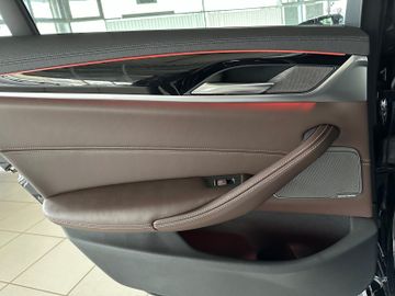 Fahrzeugabbildung BMW 540i xD M Sport ACC HUD 360° DAB H/K DisplKey