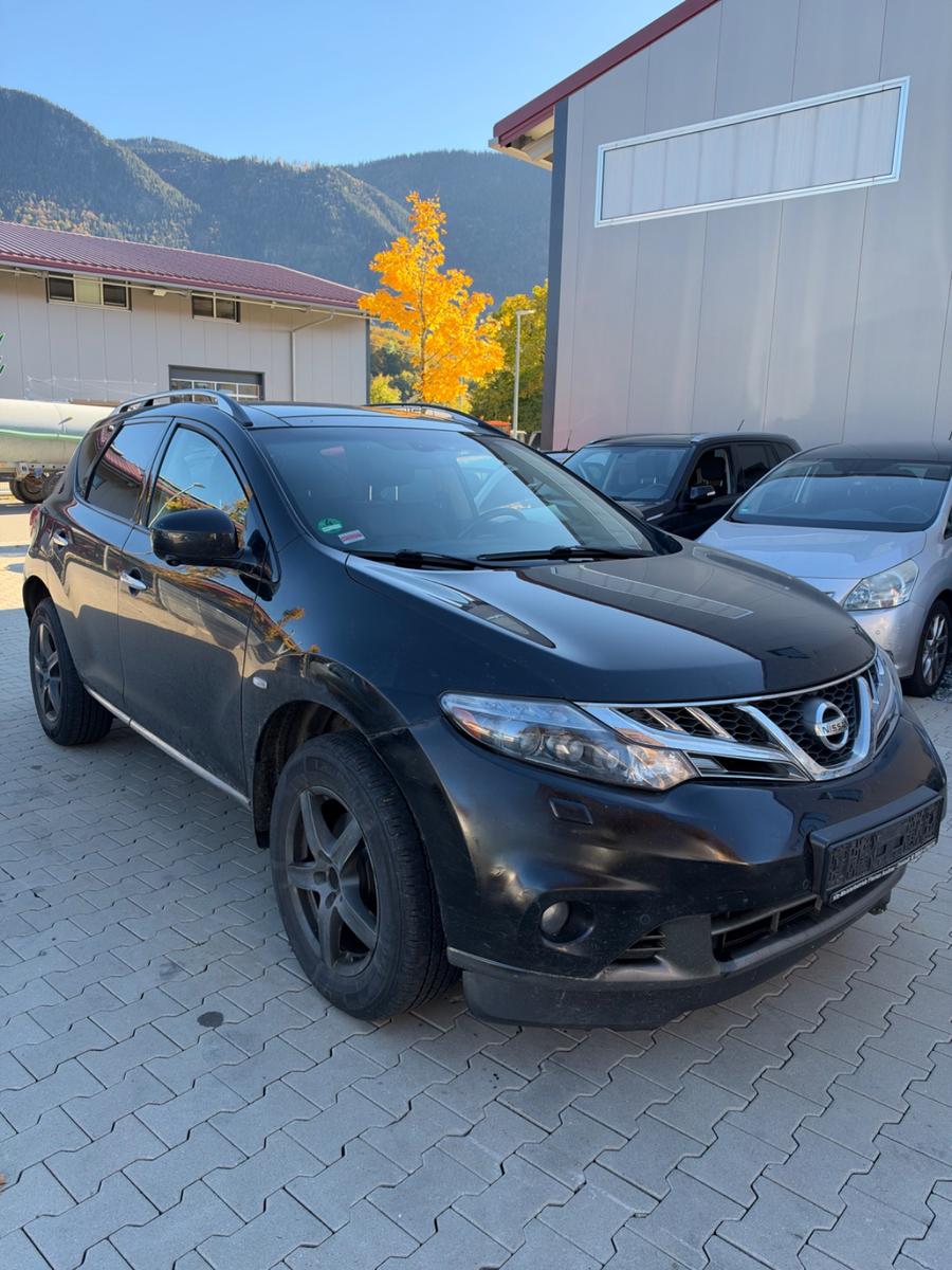 Nissan Murano 2011 — rear view