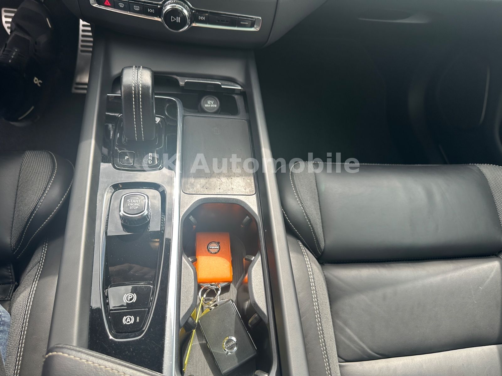 Fahrzeugabbildung Volvo XC60 R Design 2WD/Navi/Pano/Kamera/LED