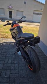 KTM Duke 890 Akrapovic Rizoma - KTM 890 DUKE R
