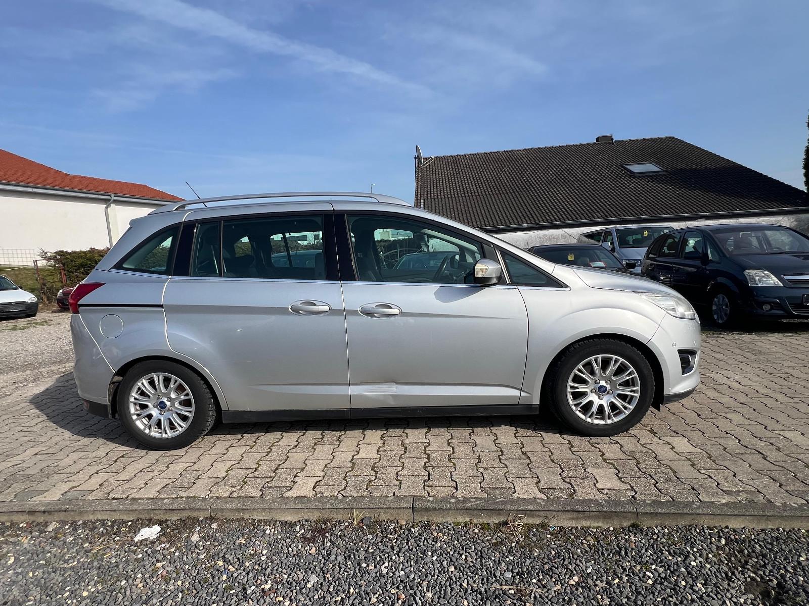 Ford Grand C-MAX 2011 — photo 11