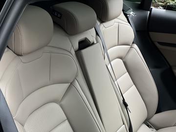 2023 Porsche TAYCAN photo 2