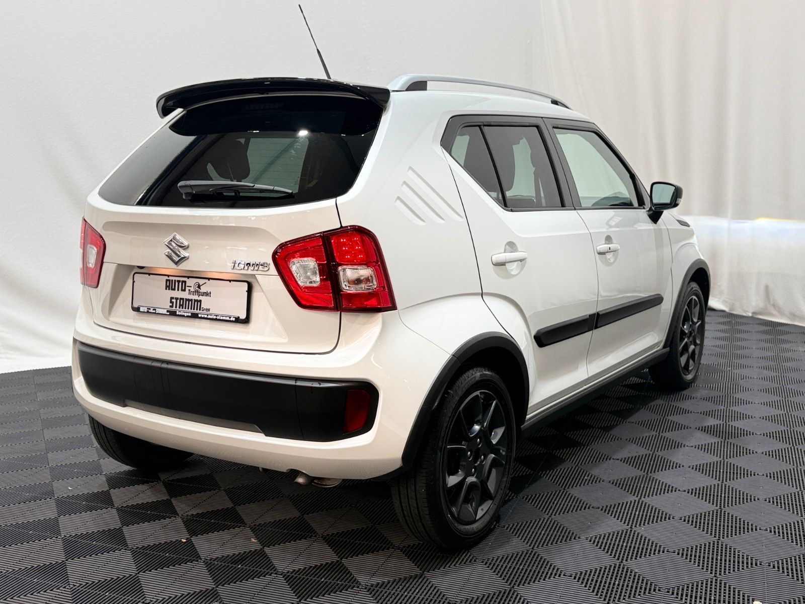 Fahrzeugabbildung Suzuki Ignis Comfort + / NAVI / CAR PLAY / SITZHEIZUNG