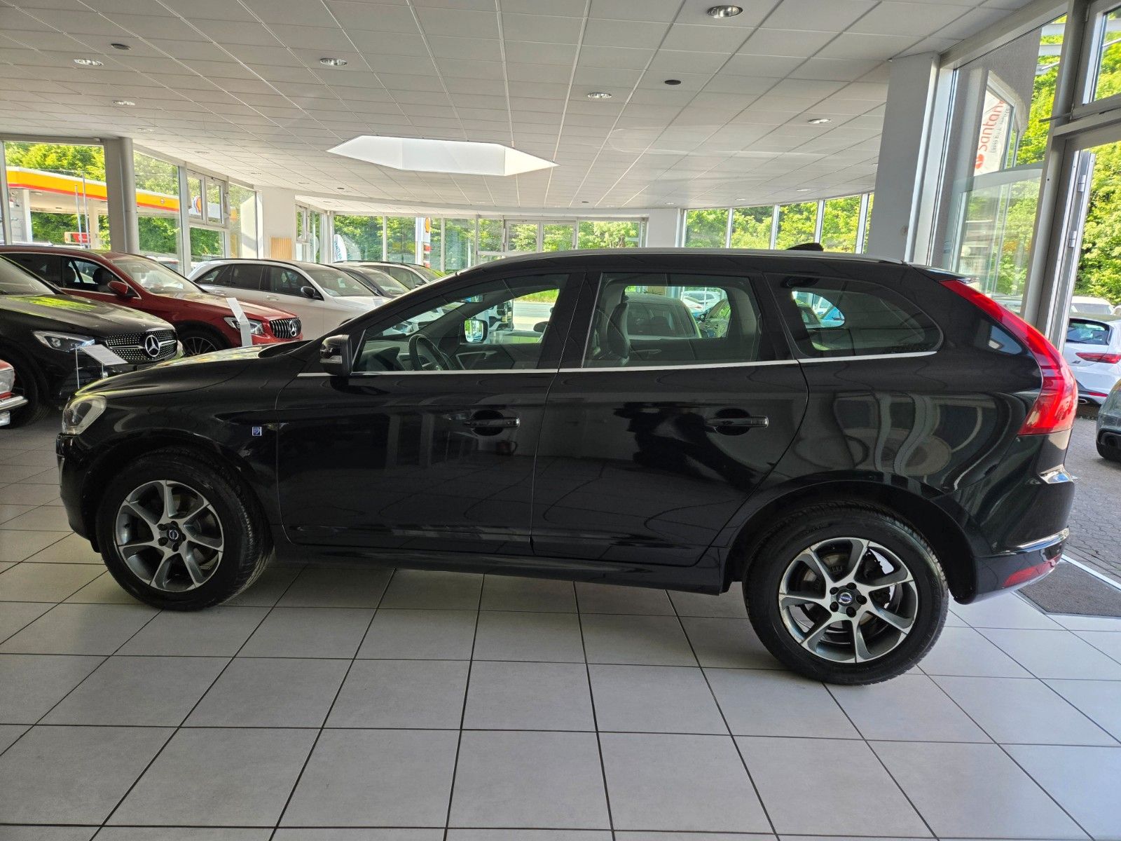 Fahrzeugabbildung Volvo XC60* D4 AWD, Ocean Race AWD