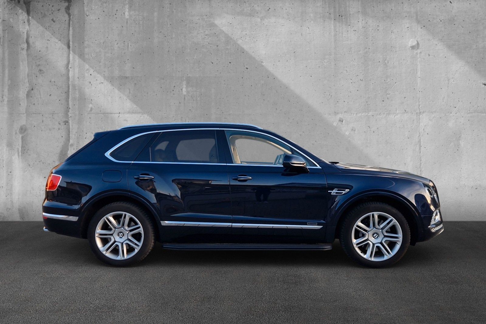 Fahrzeugabbildung Bentley Bentayga V8 Diesel*Massage*AHK*Schiebedach*VOLL