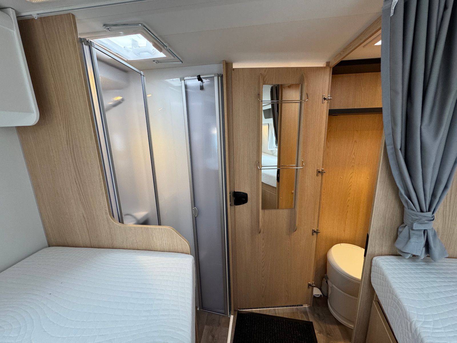 Fahrzeugabbildung Sunlight ADVENTURE EDITION T 68 1HAND KEIN MIETER HUBBETT