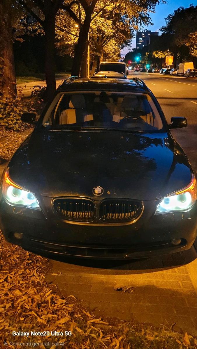 BMW 530 2004 — rear view