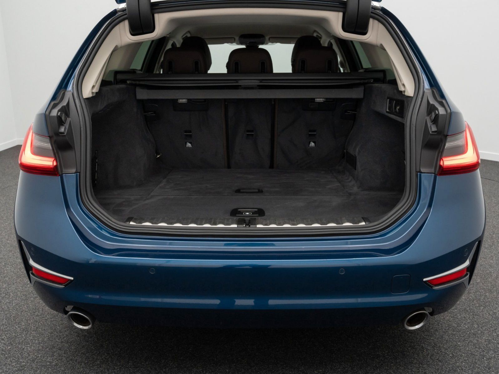 Fahrzeugabbildung BMW 320d Luxury Line DAB CockpitPlus PDC Leder