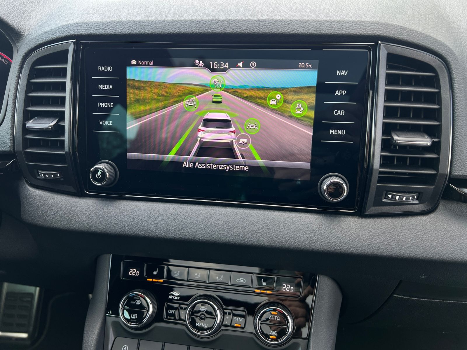 Fahrzeugabbildung SKODA Karoq Sportline 2.0 TSI 4x4 DSG *Panorama, AHK,