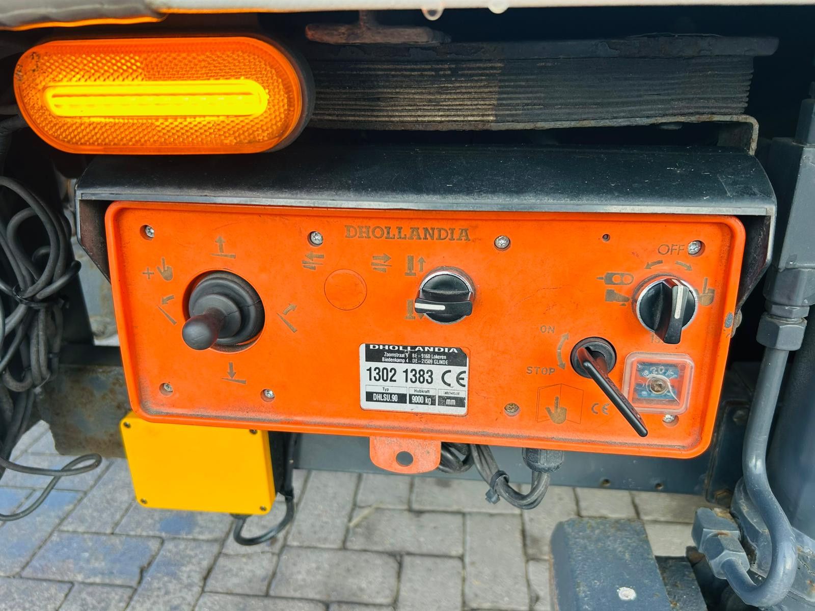 Fahrzeugabbildung Andere Mega Gabelstaplertransporter Ladebordwand9t